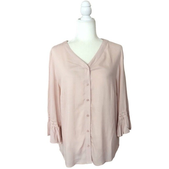 Chicos Size 1 (US 8)  Blush Pink V-Neck Button Front Blouse 3/4 Ruffled Sleeves - Picture 1 of 13